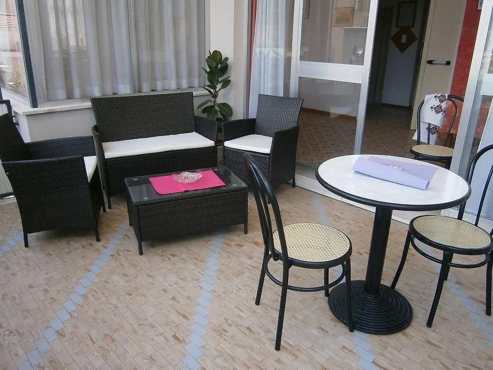 Hotel Goldene Rose Rimini 2*,
