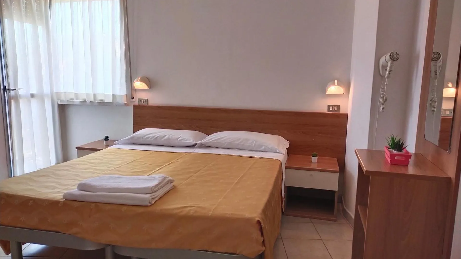 Hotel Goldene Rose Rimini 2*,